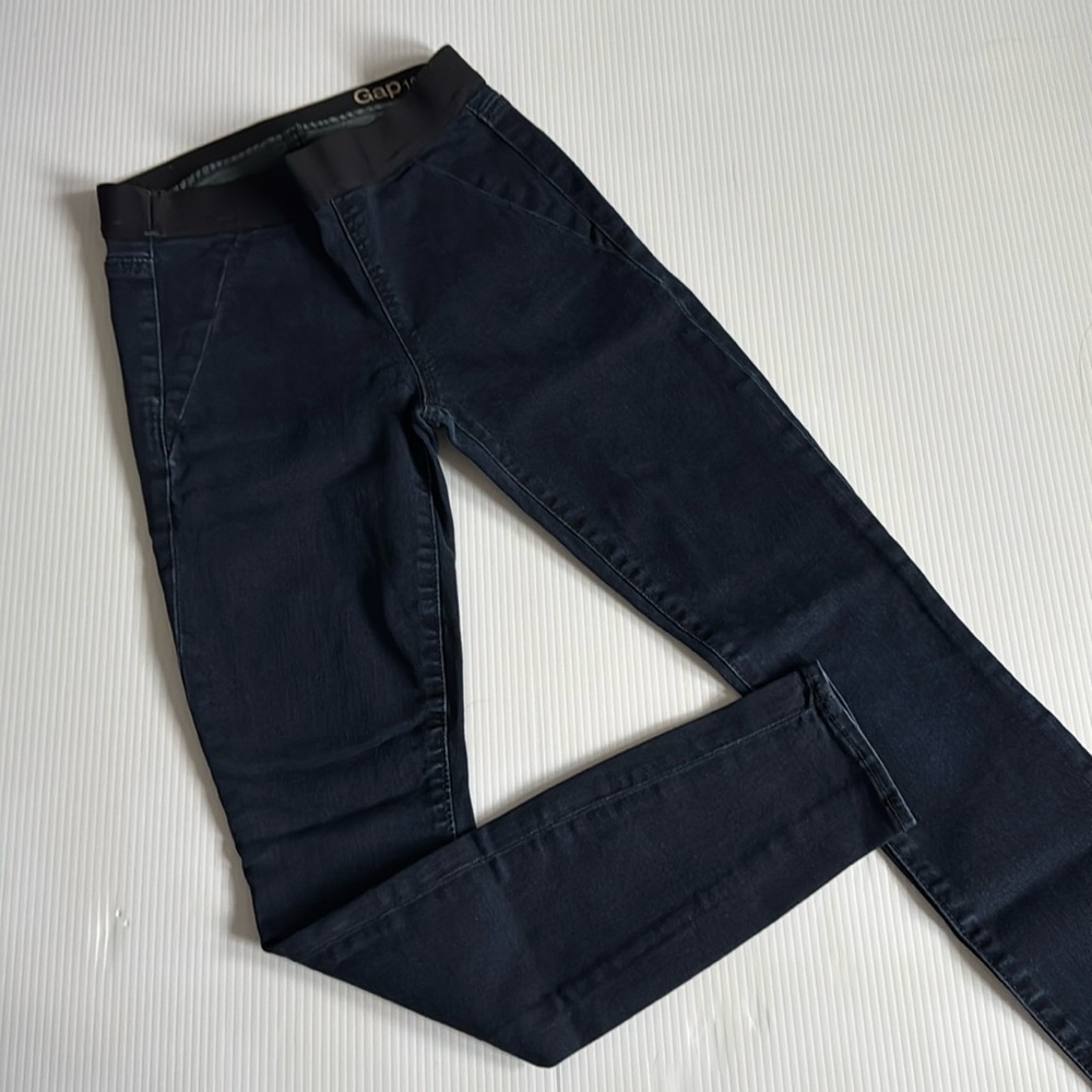 Gap 1969 blue black pull on jean legging.  Women’s size 25